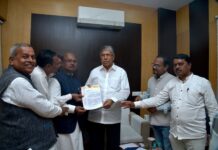 ग्रंथालय कर्मचाऱ्यांच्या मागण्यासाठी विधानभवनावर मोर्चा