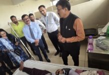 Dr. Omprakash Shete डॉ. ओमप्रकाश शेटे यांची सोलापुरातील दोन रुग्णालयांना भेट