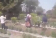 शेतकऱ्याला कृषी अधिकाऱ्याने केली बुटाने मारहाण