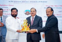 फोटो शेअर करत संजय राऊत यांचे ट्विट, धनुष्य बाण आणि घड्याळाचा निकाल लागला…