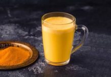 Turmeric Milk: हळदीचे दूध या लोकांसाठी ठरू शकते हानिकारक