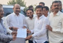 अक्कलकोट महसूल सेवक संघटनेकडून आमदार सचिन कल्याणशेट्टी यांना निवेदन