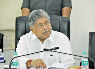 भोंदू बाबा अशोक खरात प्रकरण: मंत्री चंद्रकांत पाटील यांच्यावर गंभीर आरोप