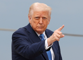 डोनाल्ड ट्रम्प यांचा मोठा आदेश कधीही? अमेरिकेने इराणला चहूबाजूनी घेरले