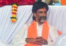 नव्या आश्वासनाचा आला पूर, तरी मनोज जरांगे उपोषणापासून होत नाहीत दूर!