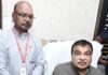 ग्रंथालय कर्मचाऱ्यांच्या प्रलंबित मागण्यांसाठी केंद्रीय मंत्री नितीन गडकरींना निवेदन