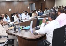 अक्कलकोट रोड आणि चिंचोली एमआयडीसीच्या प्रश्नांवर जिल्हाधिकाऱ्यांच्या उपस्थितीत बैठक
