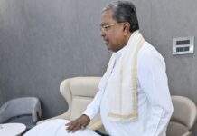 कर्नाटकच्या राजकारणात सर्वात मोठा भूकंप! मुख्यमंत्र्यांच्या ‘त्या’ घोषणेने खळबळ; शिवकुमार यांनी थेट पाय धरले