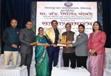 ॲड. मिलिंद थोबडे यांचा सोलापूर बार असोसिएशनतर्फे भव्य सत्कार