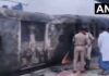 पहाटेच्या अंधारात धावत्या पॅसेंजरला भीषण आग; खिडकीतून उड्या मारत प्रवाशांची जीव वाचवण्यासाठी पळापळ!