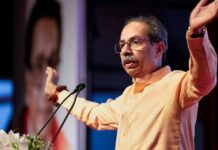 चिन्हाची सुनावणी सर्वोच्च न्यायालयात जारी, मोदी-शिंदेंच्या भेटीनंतर ठाकरेंची जोरदार फलंदाजी!