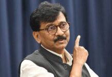 “न्यायमूर्तींना भेटून आलात का?” | फडणवीसांच्या विधानावर संजय राऊत आक्रमक; दिला थेट इशारा