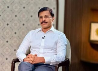 राजकारणात नेते, पण डिजिटल जगतात तुकाराम मुंढेंची क्रेझ; ‘एंगेजमेंट रेट’मध्ये मुख्यमंत्री-उपमुख्यमंत्र्यांनाही टाकले मागे